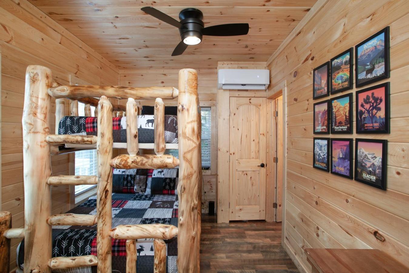 Villa Whiskey Barrel W Hot Tub Arcade Game Fire Pit à Sevierville Extérieur photo