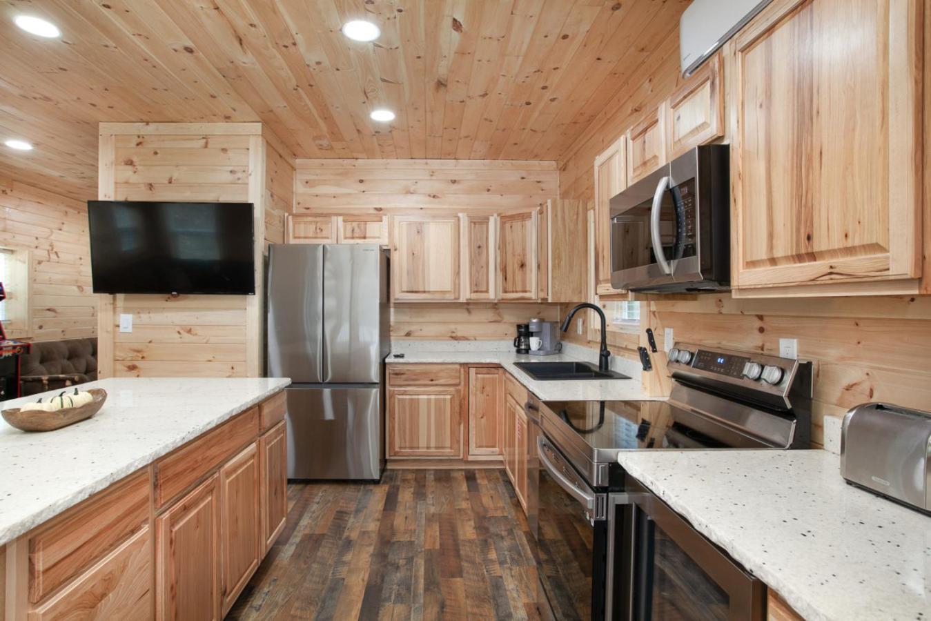 Villa Whiskey Barrel W Hot Tub Arcade Game Fire Pit à Sevierville Extérieur photo