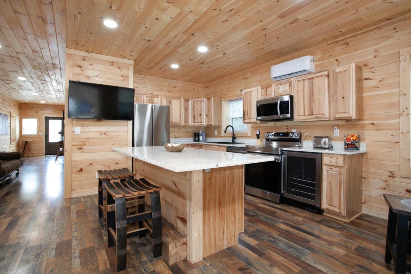 Villa Whiskey Barrel W Hot Tub Arcade Game Fire Pit à Sevierville Extérieur photo