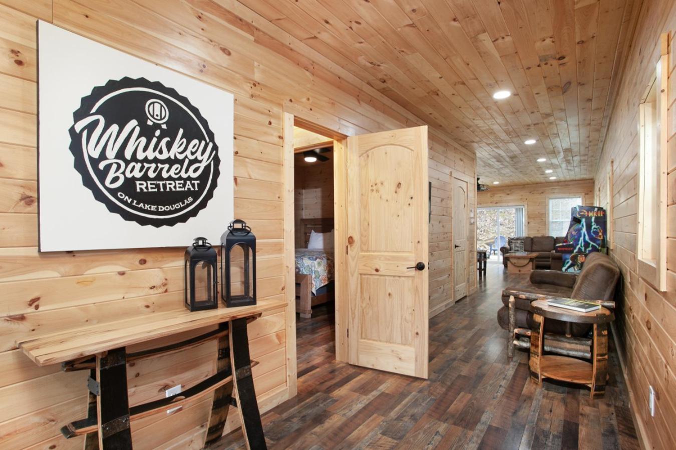 Villa Whiskey Barrel W Hot Tub Arcade Game Fire Pit à Sevierville Extérieur photo